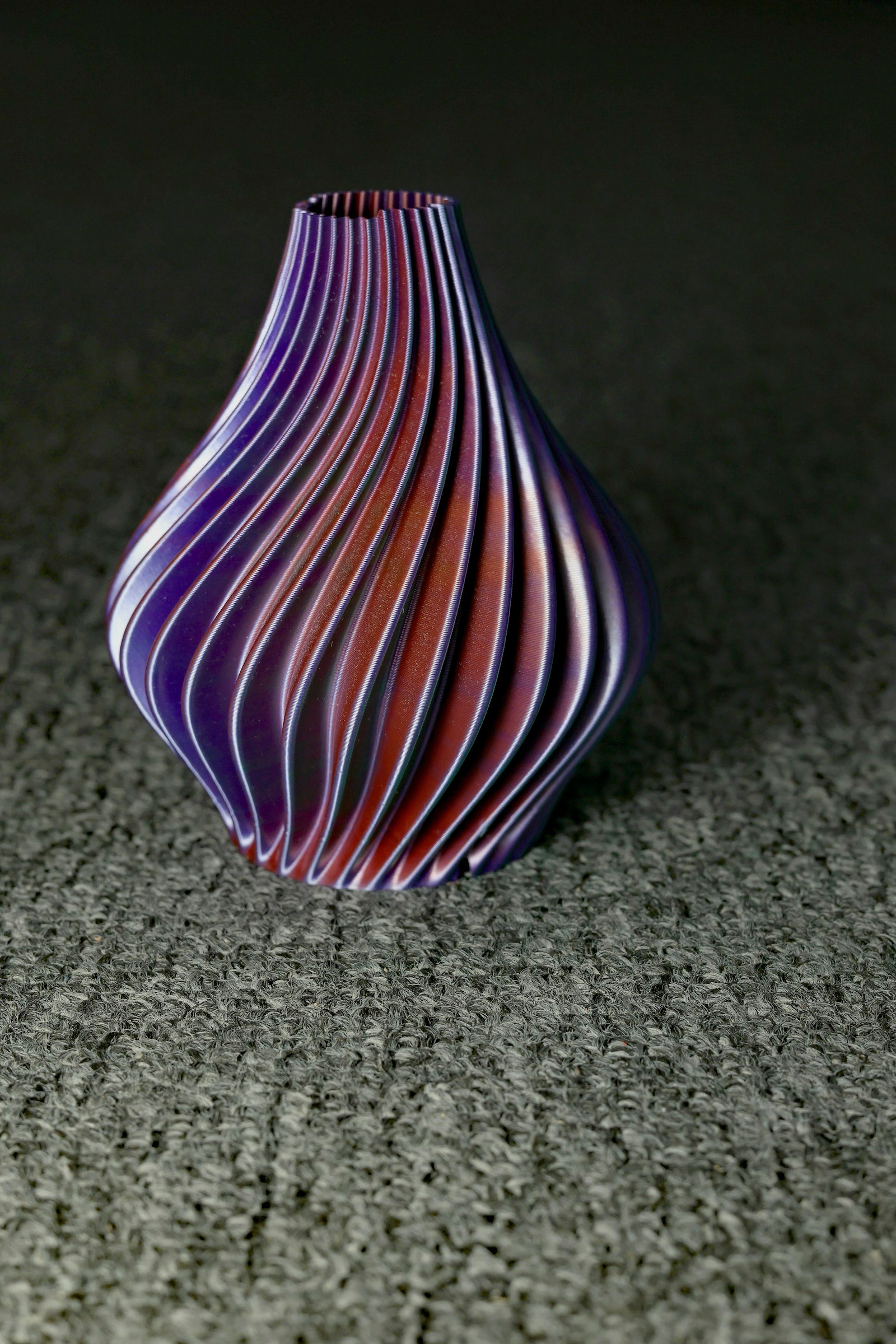 Sculptural 3D-printed vessel illustrating custom planter forms